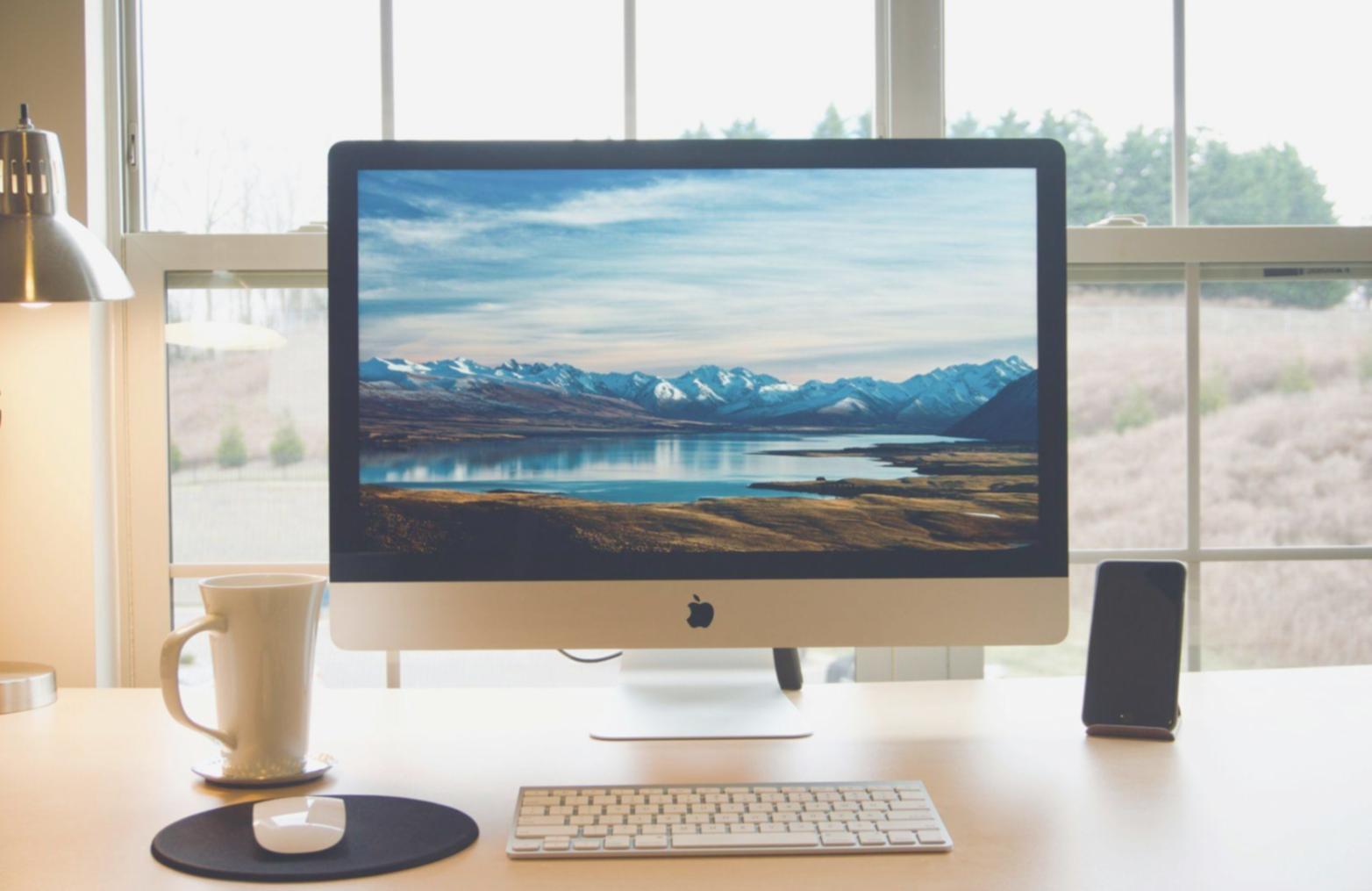 Séance de travail collaborative sur des exercices de budgétisation d'entreprise